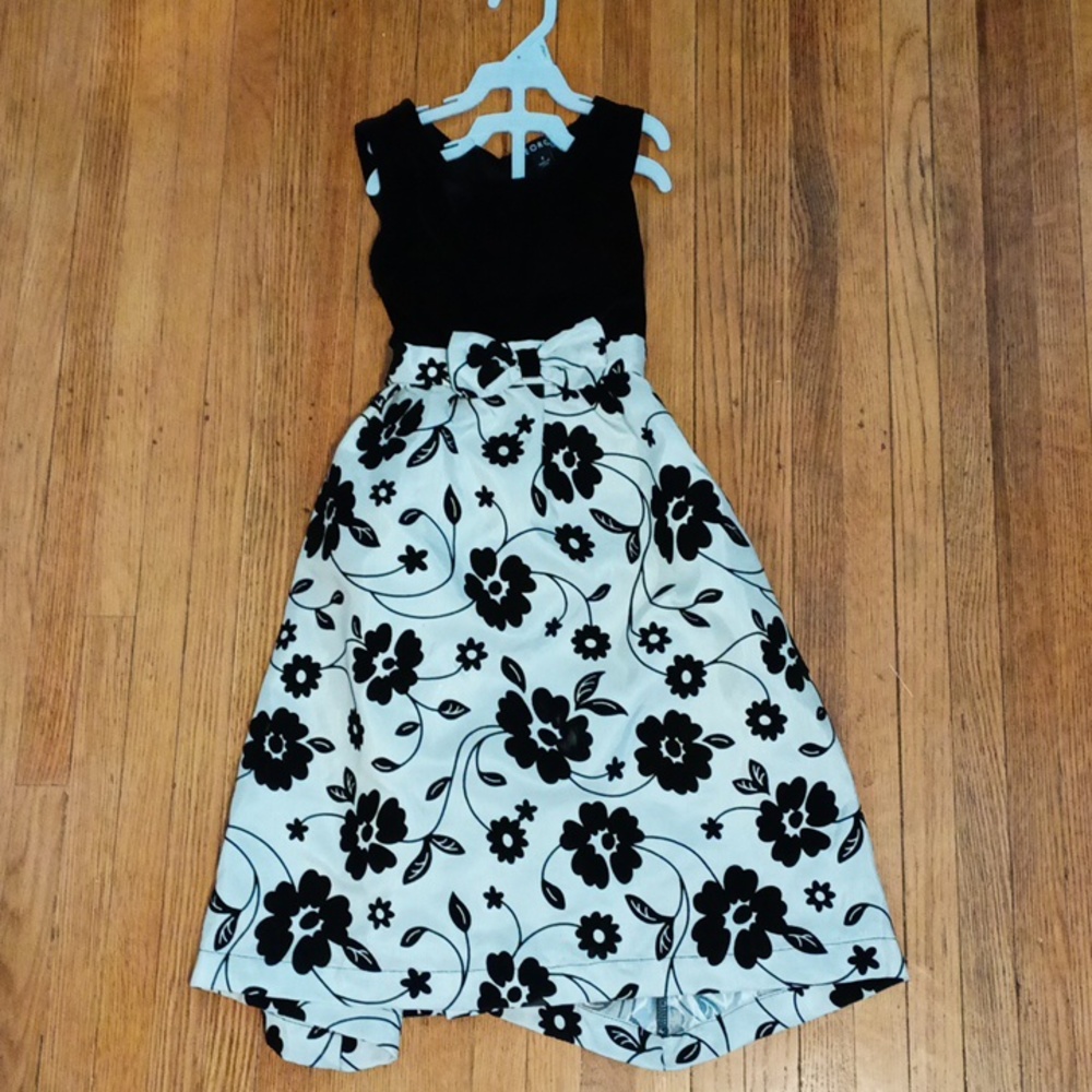 Holiday Child Dress With Flair And Bows